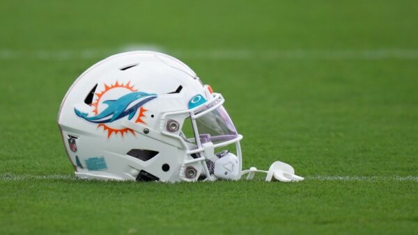 “Shock Retirement: Shaquil Barrett Retires Unexpectedly, Leaving Dolphins with Major Defensive Gaps… Read More”