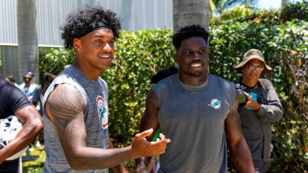 HEART-WARMING: Tyreek Hill Shares Uplifting Update on Tua Tagovailoa’s Recovery After Devastating Injury