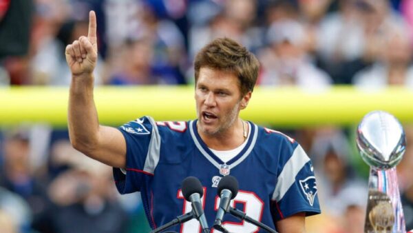 “JUST IN:Quarterback(QB) Tom Brady Reflects To Scott Hanson’s Apology After a Criticizing online Debut Broadcast…Read more”