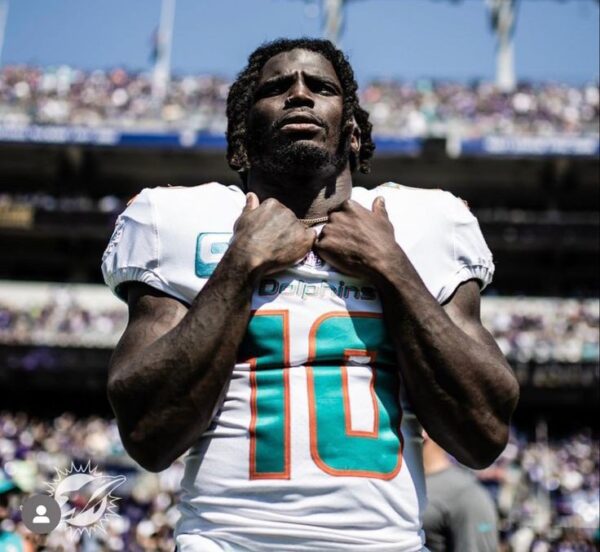 “Breaking News: WR Tyreek Hill May Be Sideline for Dolphins’ Clash Against Cardinals”