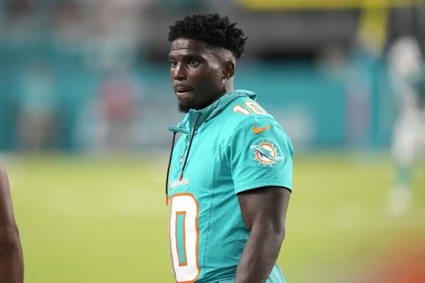 Breaking News: WR Tyreek Hill May Be Sideline for Dolphins’ Clash Against Cardinals