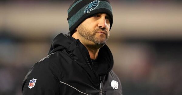 “We Are So Cooked”: Eagles Fans Fear Worst After Team’s Coach Becomes Unrecognizable