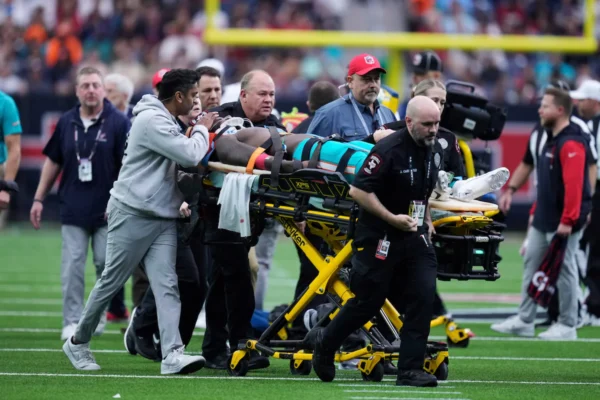 BREAKING NEWS: Another Frightening Helmet-to-Helmet Collision Leaves Dolphins’ Highly-rated WR in the Hospital Indefinitely