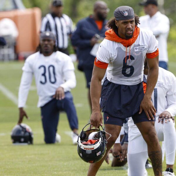 BREAKING NEWS: Terrifying Moment For Chicago Bears As Cornerback Kyler Gordon Collapsed On Training Field.