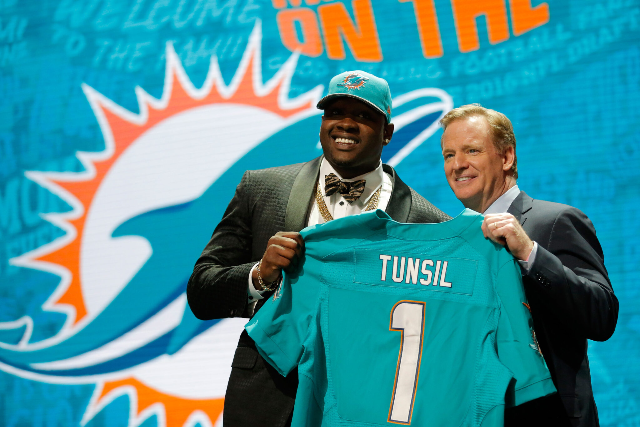 REVEALED: In A Blockbuster Move, Offensive Tackle Laremy Tunsil Returns To Miami Dolphins In A $27.5 Million Deal.