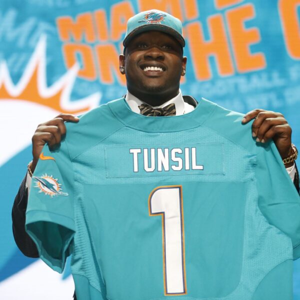 DONE DEAL: NFL Pro Bowl Offensive Tackle Laremy Tunsil Returns to Miami Dolphins in $27.5 Million Blockbuster Deal