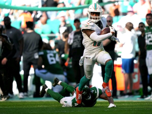 Breaking News: Miami Dolphins WR Jaylen Waddle Dismissed After Allegedly Attacking GM Chris Grier Following Loss to NY Jets