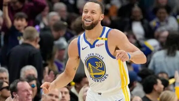 BREAKING NEWS: Stephen Curry Set New World Record in Warriors Win Over Kings