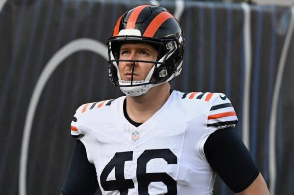 BREAKING NEWS: Chicago Bears Reportedly Pull-Off a Blockbuster Trade Deal, Re-sign LS Scott Daly to One-Year Contact Extension