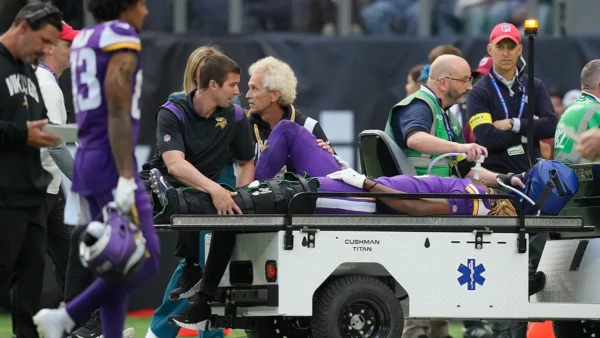 Breaking News: Minnesota Vikings head coach Kevin O’Connell collapsed and was immediately rushed to the hospital during a training session at………..