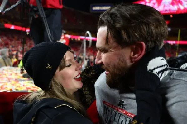 BREAKING NEWS: Kansas Chiefs Tight End Travis Kelce And Taylor Swift Tie The Knot At Swift’s Oceanfront Estate In Watch Hill, Rhode Island
