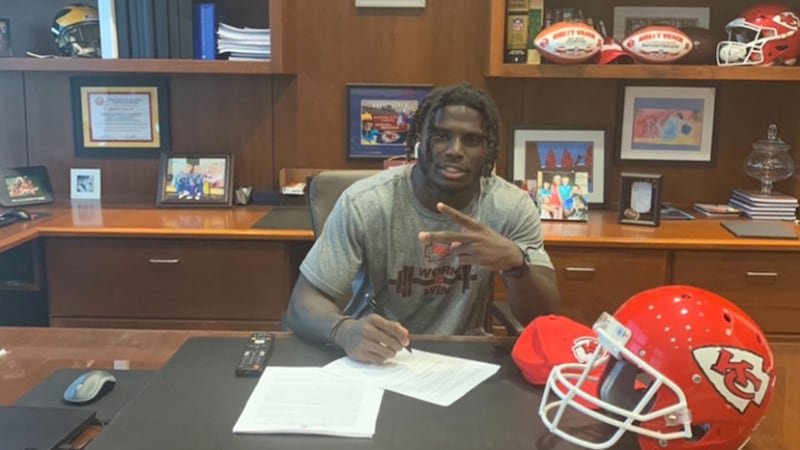 REVEALED: Despite All Trade Speculations, Miami Dolphins WR Tyreek Hill And QB Tua Tagovailoa Extend Contract With The Dolphins