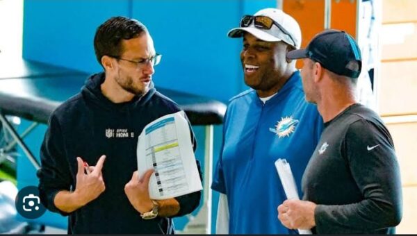 BRAKING: After A Shocking Revelation, Miami Dolphins Has Signed Guard Jonah Savaiinaea For The 2025 Season In A Blockbuster