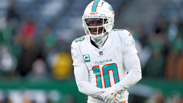 Tyreek Hill Reaffirms Commitment to Miami Dolphins but Reportedly Entertains Lucrative and Ambitious Offer from Dallas Cowboys Amid Mounting Trade Speculation