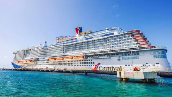 Breaking news: Brawl Erupts on Carnival Sunrise Ship’s Lido Deck Near Half Moon Cay