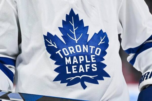 Breaking News: Toronto Maple Leafs’ Star Player Sparks Outrage with Shocking On-Ice Incident, Dividing Fans and Analysts