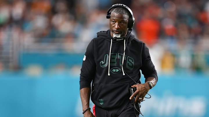 Aaron Glenn Dismisses All Trade Speculations Leaving Jets Players With One Question