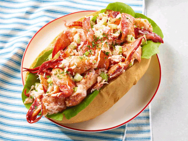 How to Prepare a Classic Lobster Roll: A Step-by-Step Guide